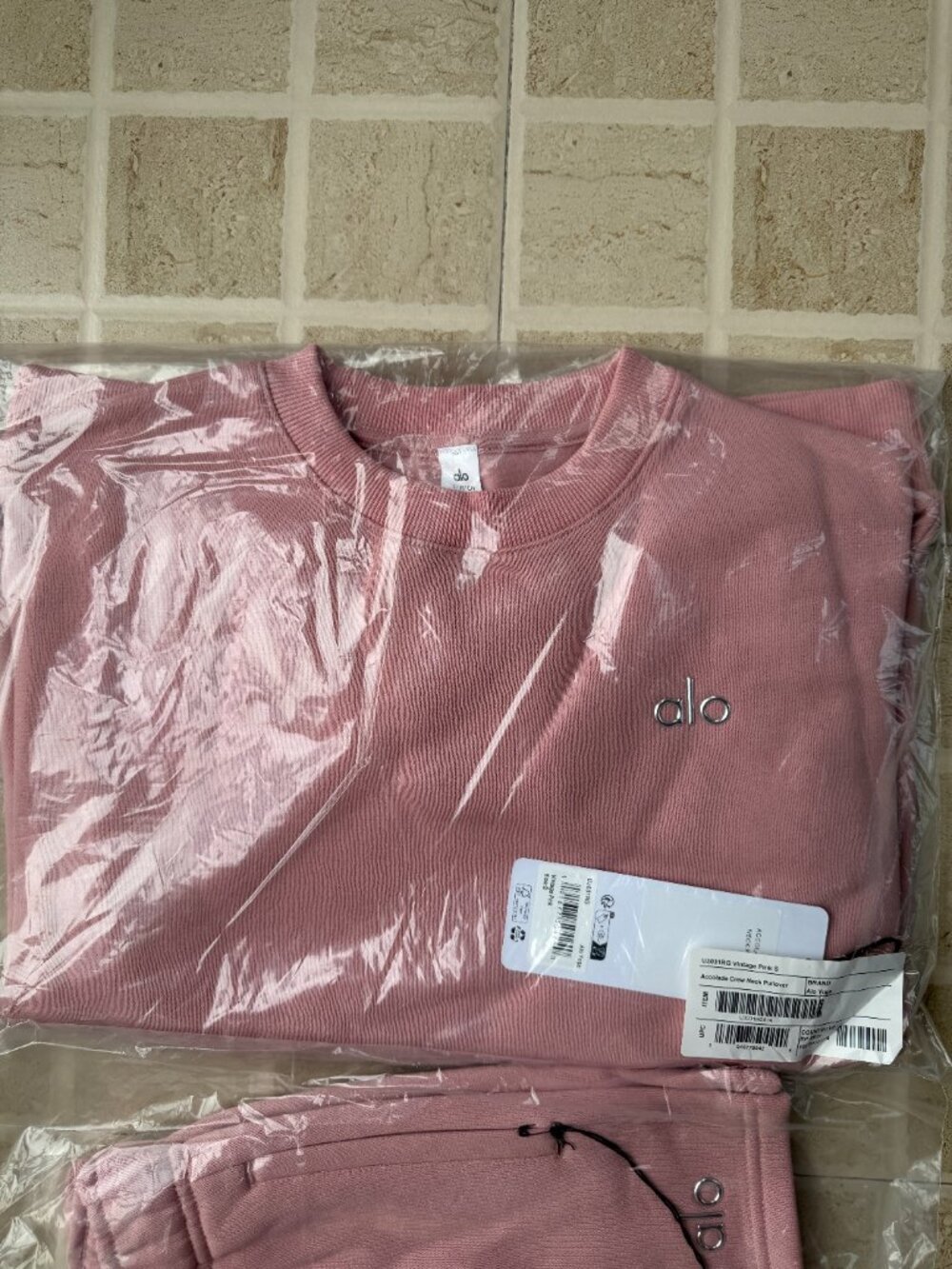 Auth ALO Yoga Set VTG Pink Accolade Crew Neck Pullover And Short - Picture 3 of 6